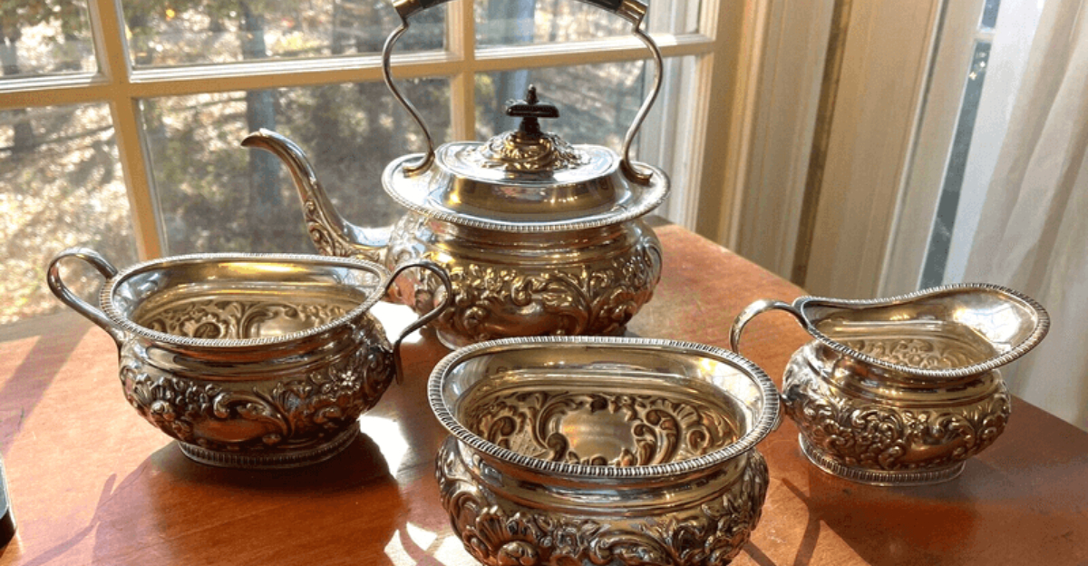 6 Antiques Worth Thousands, And 8 That'll Barely Sell For A Buck - Decor Hint 6 Antiques Worth Thousands And 8 Thatll Barely Sell For A Buck - Decor Hint