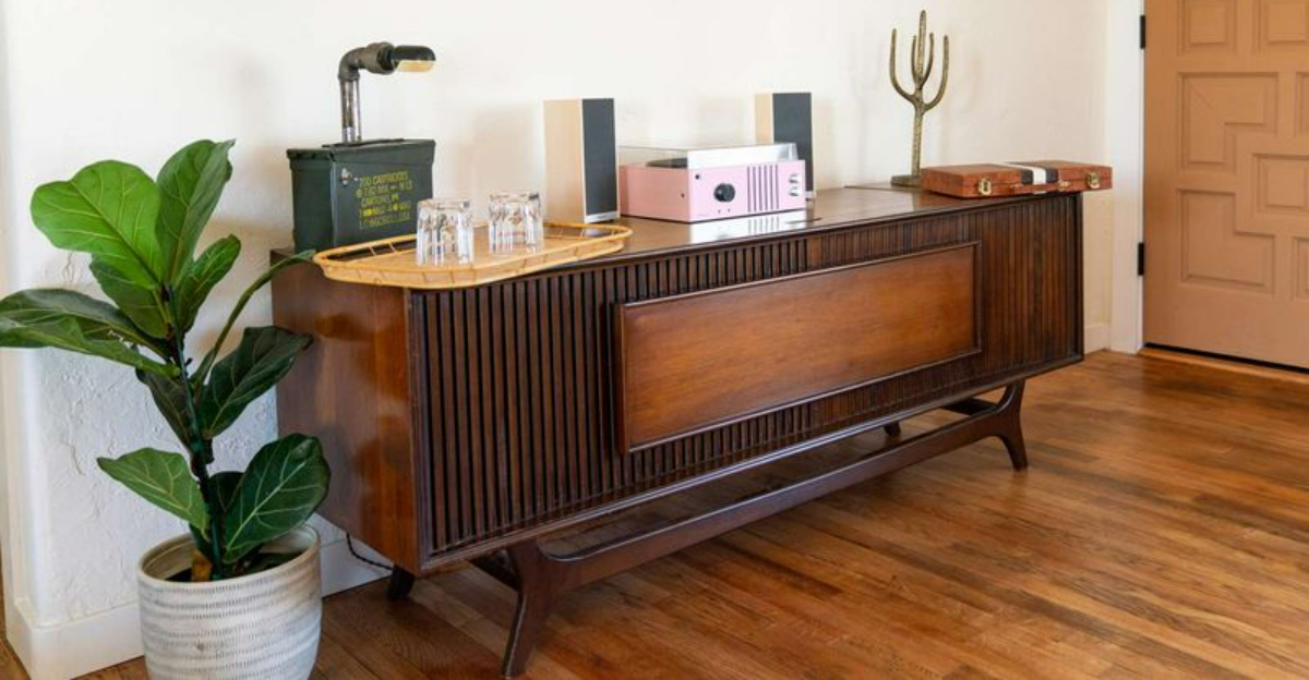 7 Antiques Found In Carlsbad Homes That Might Be Valuable And 3 Others That Tend To Just Take Up Space - Decor Hint