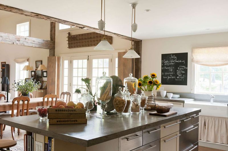 7 Once-Popular Decor Trends Disappearing From Kentucky Homes - Decor Hint Mason Jar Everything
