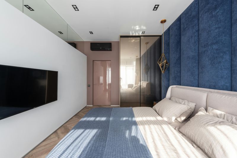 8 Accent Wall Colors To Turn Your Bedroom Into A Luxurious Oasis - Decor Hint Deep Navy Blue