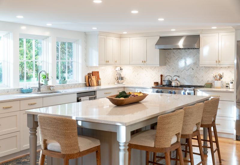 8 Massachusetts Cape Cod Kitchens With Salt-Air Style - Decor Hint Classic White Shaker Kitchen