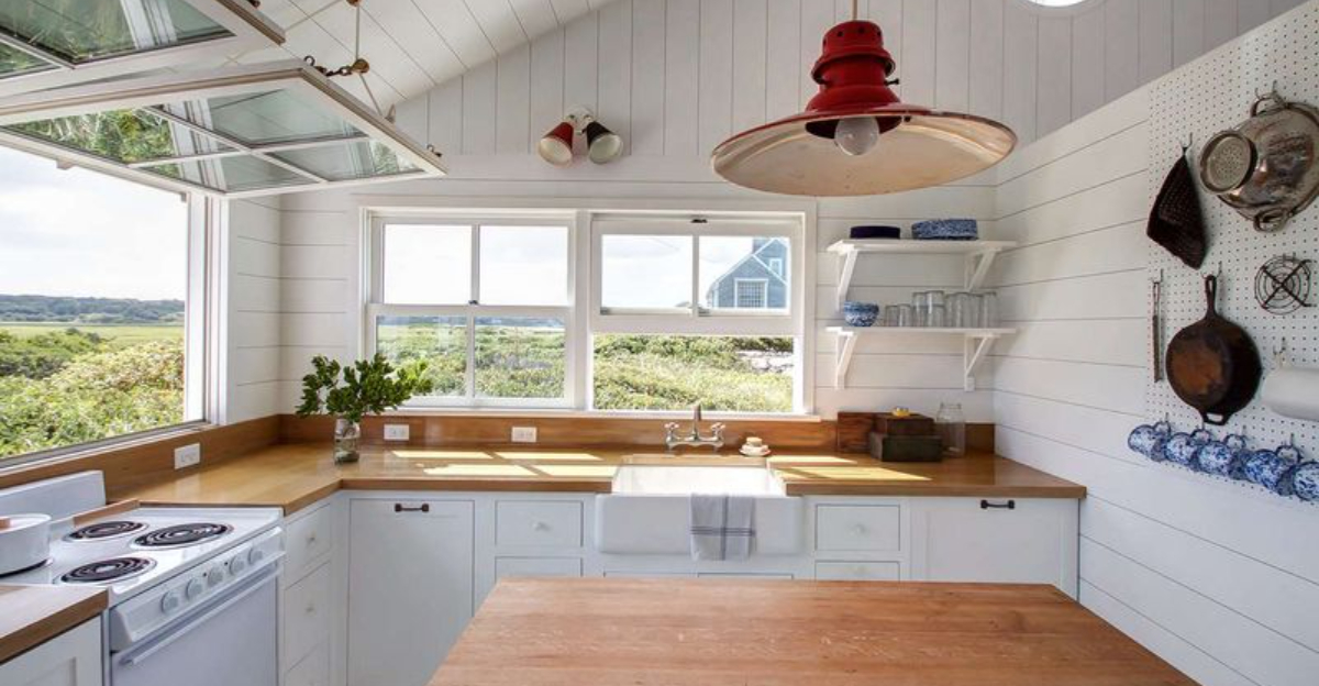 8 Massachusetts Cape Cod Kitchens With Salt-Air Style - Decor Hint 8 Massachusetts Cape Cod Kitchens With Salt Air Style - Decor Hint
