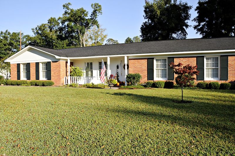 8 Ohio Ranch Houses Losing Value By 2026 - Decor Hint Classic 1970s Ranch Home