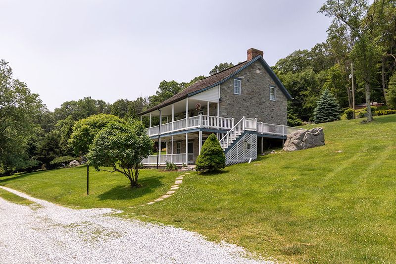 8 Pennsylvania Porches Built For Relaxed Small-Town Evenings - Decor Hint Wraparound Farmhouse Porches