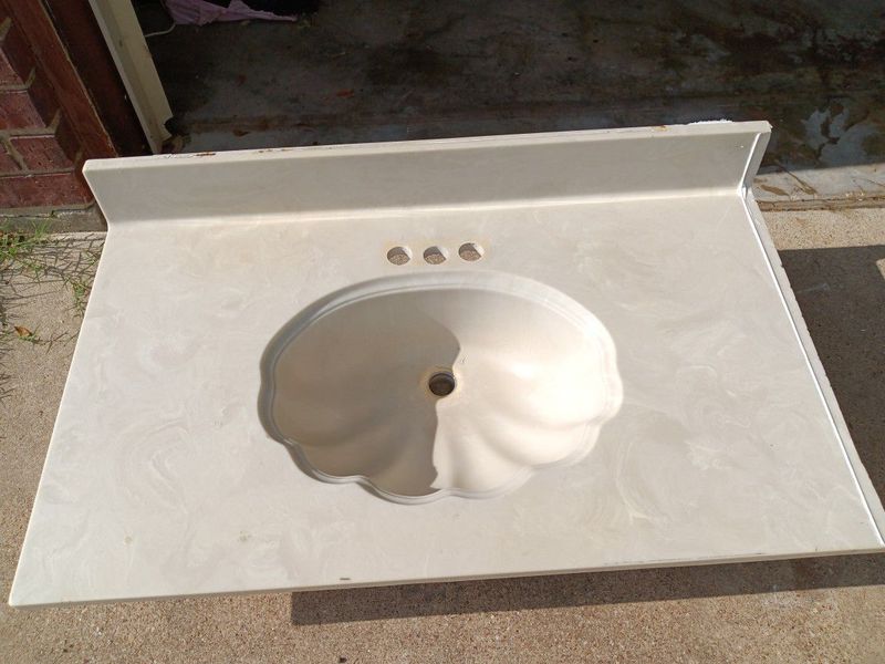 Shell-Shaped Sinks Cause Fierce Disagreements