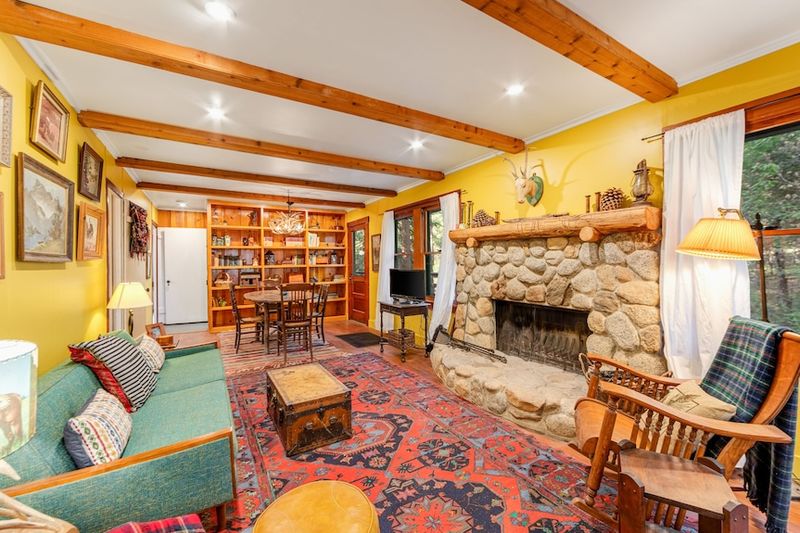 7 Vintage-Decor Cabins In New York That Locals Secretly Love Escaping To - Decor Hint The Pinewood Haven