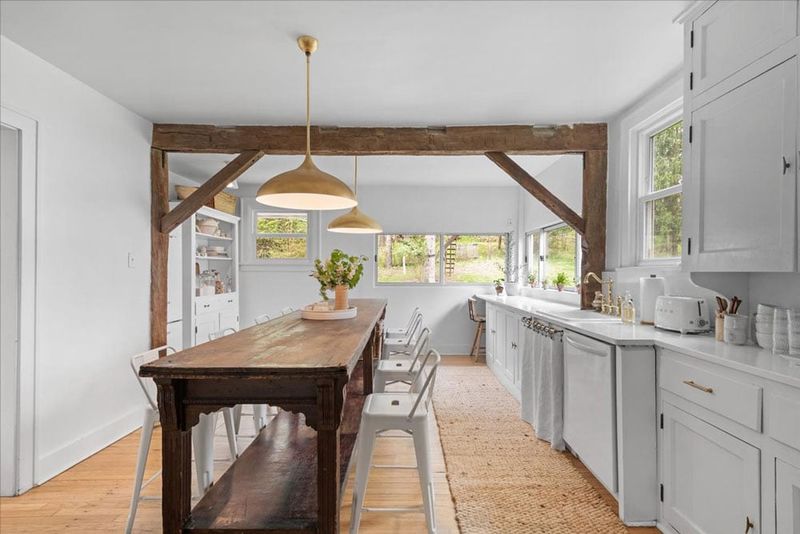 9 Distinctive Craftsman Home Features Disappearing From Ohio - Decor Hint Exposed Beams
