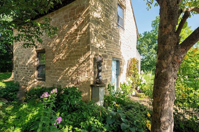 9 Reasons Why Kentucky’s Stone Farmhouses Are Full Of Old Soul - Decor Hint Whispers From The Past
