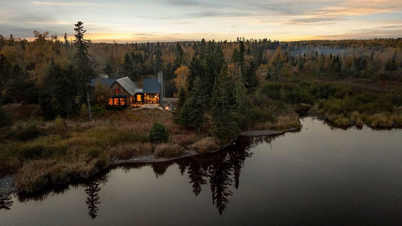 9 Minnesota Cabins That Might Feel Perfectly Cozy All Year - Decor Hint Lakeside Log Cabins