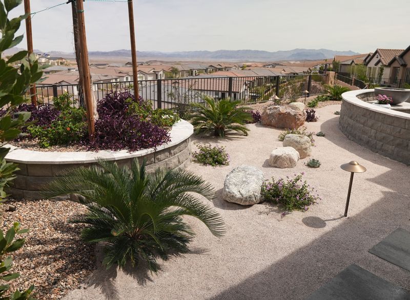 9 Nevada Patios Designed With Xeriscape-Inspired Style - Decor Hint Embracing Natural Stone