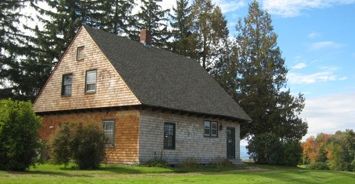 9 North Carolina Cottage Designs That Are Straight Out of a Storybook - Decor Hint 9 North Carolina Cottage Designs That Are Straight Out of a Storybook - Decor Hint