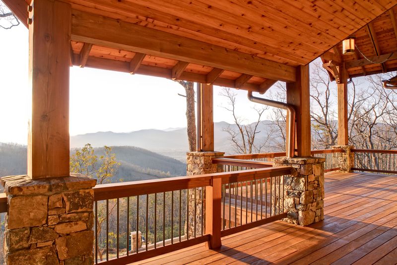 9 North Carolina Porch Styles That Neighbors Envy - Decor Hint Wraparound Mountain Retreats