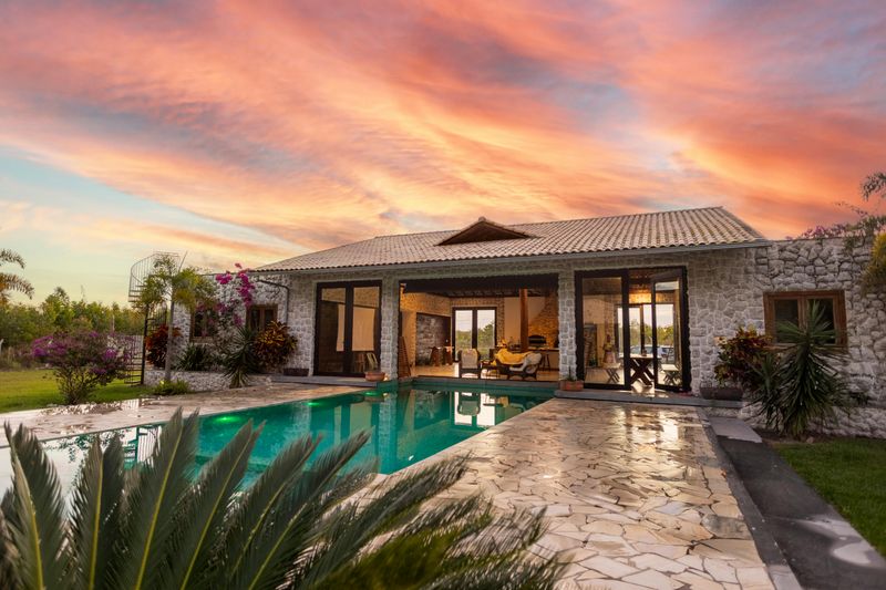 9 Renovation Decisions That Rarely Pay Off In The Long Run - Decor Hint Luxurious Swimming Pools