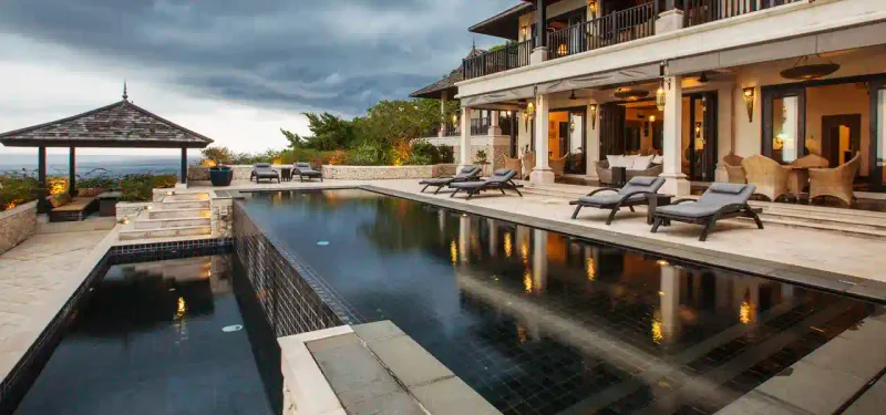 9 Texas Home Improvement Trends That Add Zero Value - Decor Hint Luxury Swimming Pools