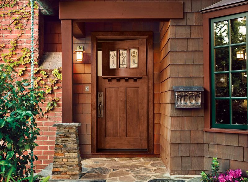 9 Vermont Screen Doors That Make That Summer Slam - Decor Hint Classic Wooden Charm