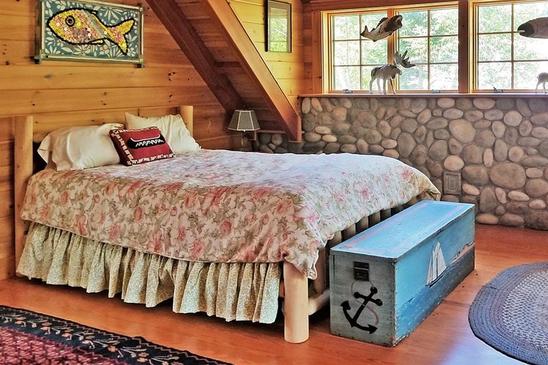 10 Maine Country Bedrooms Where Cozy And Classic Styles Come Together - Decor Hint Lighthouse Keeper's Chamber