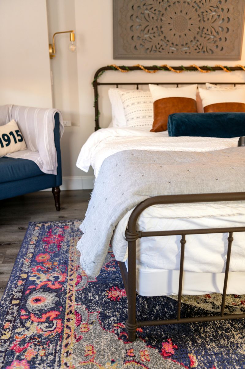 10 Decor Tips That Could Make Your Home Look Timeless With Color - Decor Hint Layered Textures