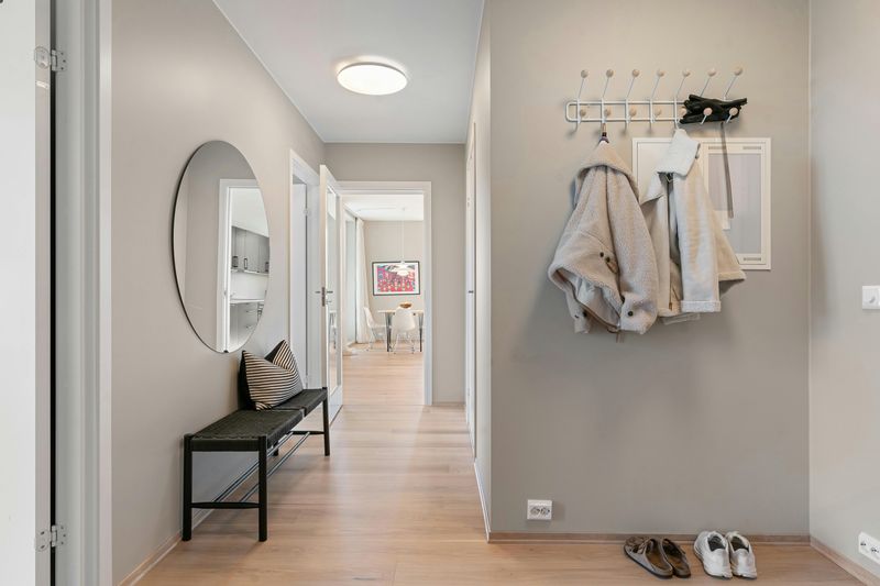 15 Practical Tips For Designing A Comfortable And Functional Home - Decor Hint Enhance Entryway Functionality