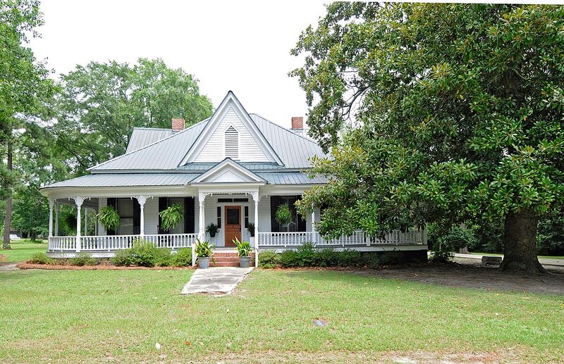 11 South Carolina Cottages That Capture Timeless Southern Charm - Decor Hint Rev. Frank Yarborough House, Batesburg-Leesville