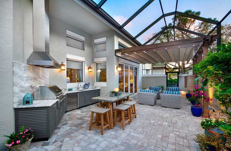 10 Florida Outdoor Kitchens Built To Withstand Heat And Storms - Decor Hint Floating Floor Innovations
