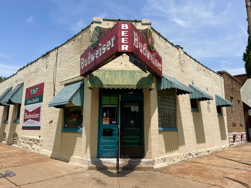 6 Missouri Buffets Locals Rave About & 6 They Warn You To Skip - Decor Hint Iowa Buffet – St. Louis' Misleading Misnomer