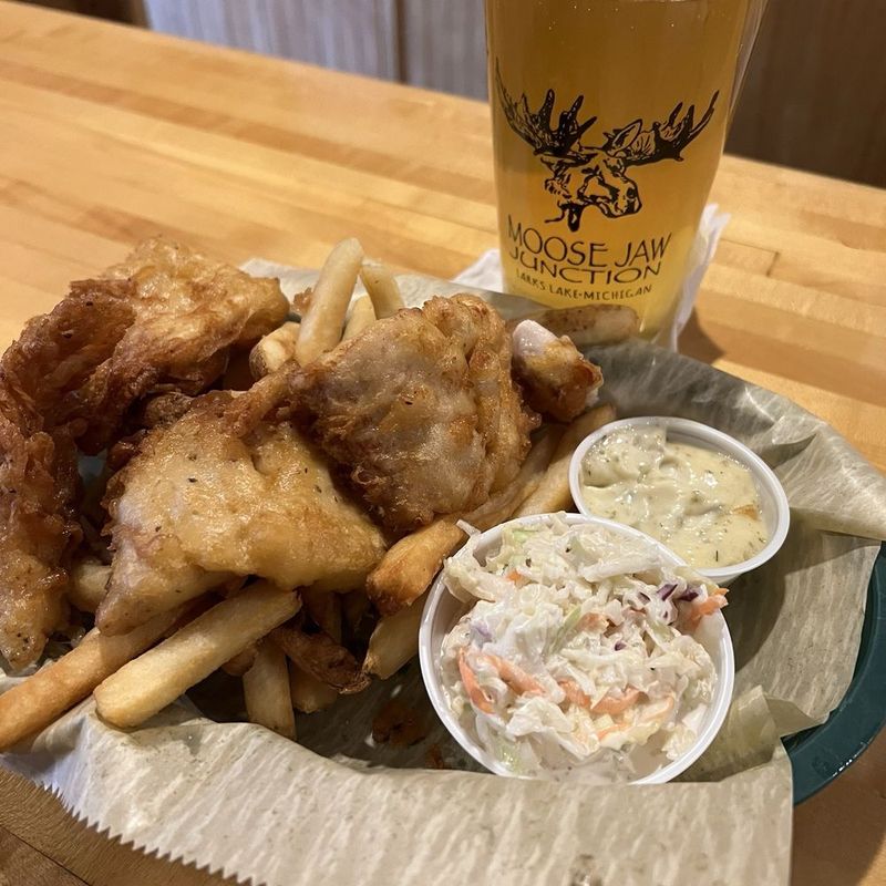 12 Michigan Lakeside Fish Fries Worth Visiting - Decor Hint Lakeside Cafe – Bear Lake, MI