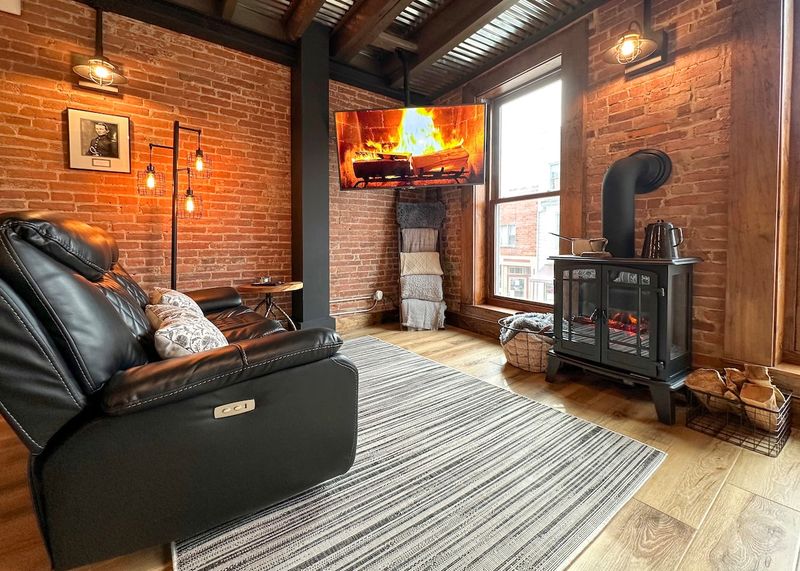 7 Illinois Urban Lofts Perfectly Showcasing Industrial Décor - Decor Hint Galena Blacksmith Workshop Steel Sanctuary