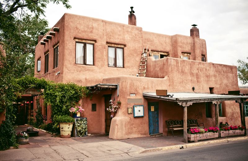 7 Arizona Adobe Homes That Could Make You Rethink Desert Design - Decor Hint Dramatic Clay Tile Rooflines