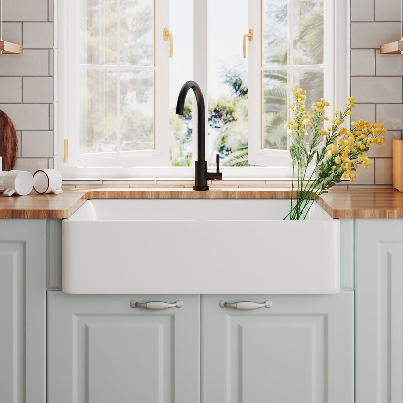 7 Texas Farmhouse Touches Still Worth Adding In 2025 - Decor Hint Hardworking Farmhouse Sink
