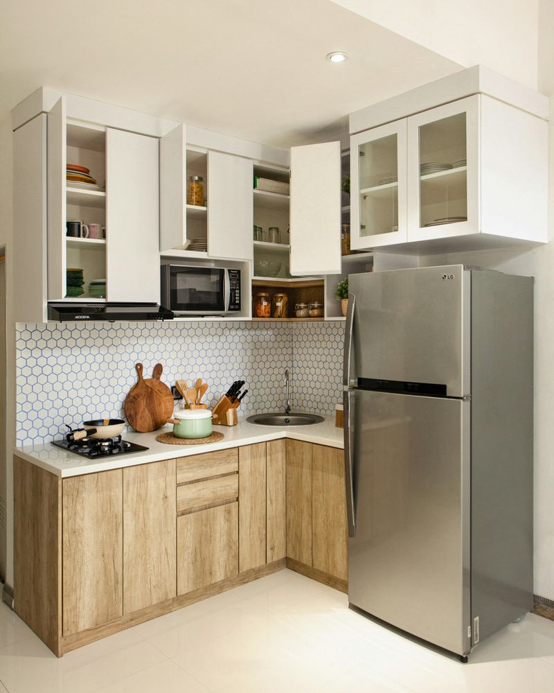10 Small Kitchen Setbacks You May Face And The Fixes Designers Recommend - Decor Hint Outdated Appliances