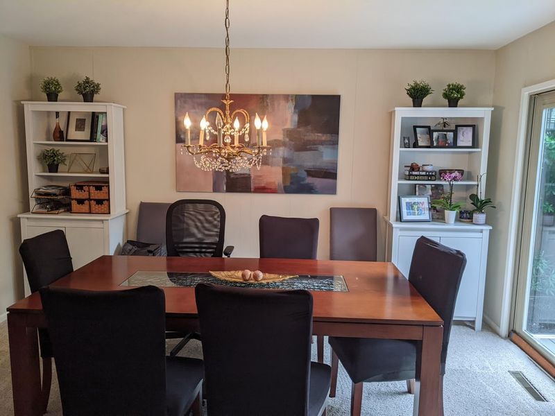 9 Arkansas Dining Rooms With Designs That Don't Quite Work - Decor Hint Mismatched Rustic And Modern Elements
