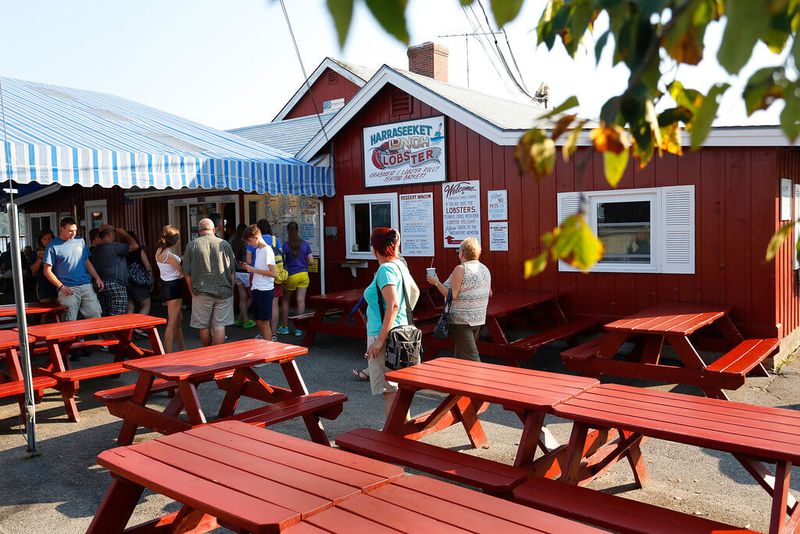 11 Maine Lobster Roll Stands Worth The Detour - Decor Hint Harraseeket Lunch & Lobster In South Freeport