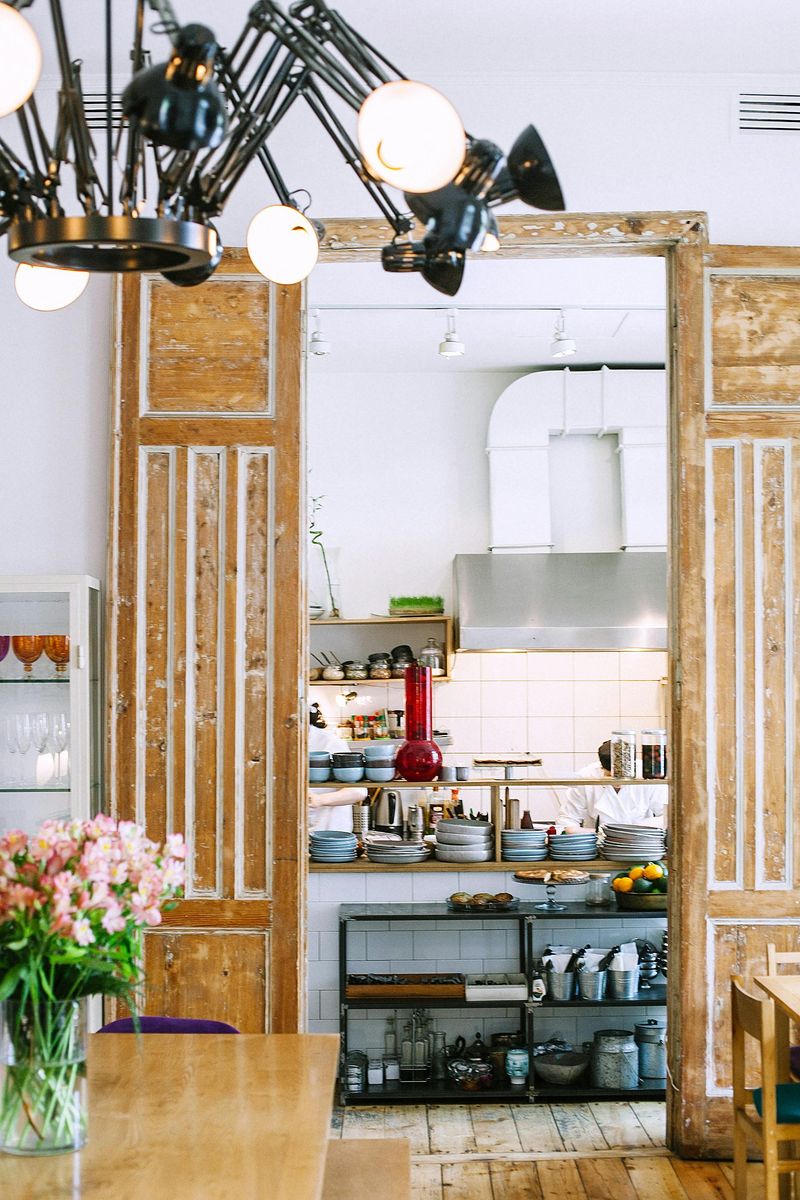 7 Tips For Updating A Vintage Kitchen While Preserving Its Character - Decor Hint Balance Antique Pieces With Streamlined Furniture