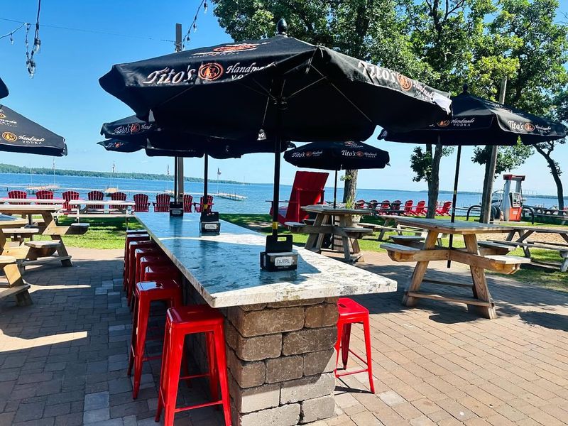 13 Lakeside Dining Spots In Minnesota With Unforgettable Views - Decor Hint Ernie's on Gull – Laid-Back Lakeside Fun