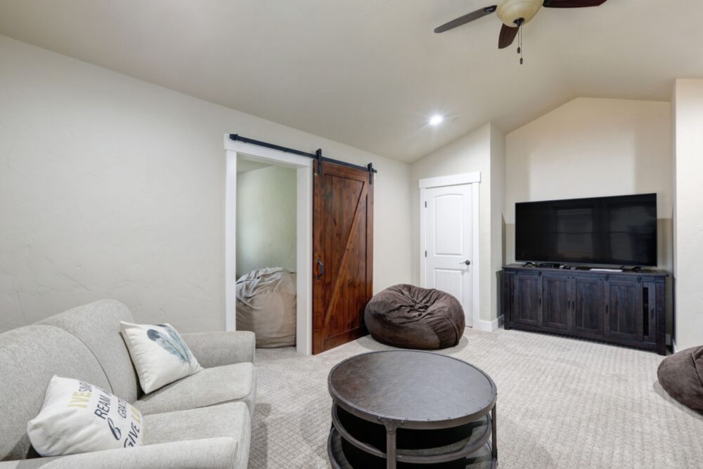 8 Home Décor Styles Texans Are Likely To Retire In 2026 - Decor Hint Barn Doors - Decor Hint