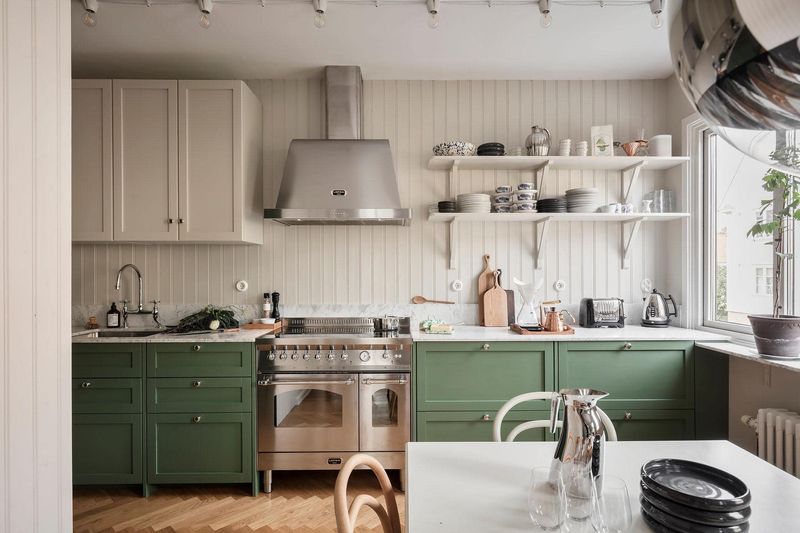 14 North Carolina Shiplap Walls That Do Not Feel Overdone - Decor Hint Shiplap Kitchen Backsplash Idea