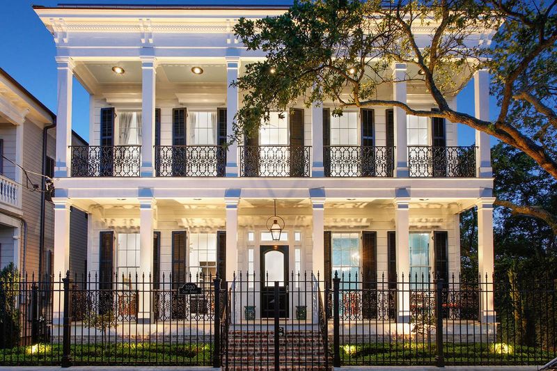 9 Louisiana Porches Perfect For Slow Evenings - Decor Hint Garden District Galleries