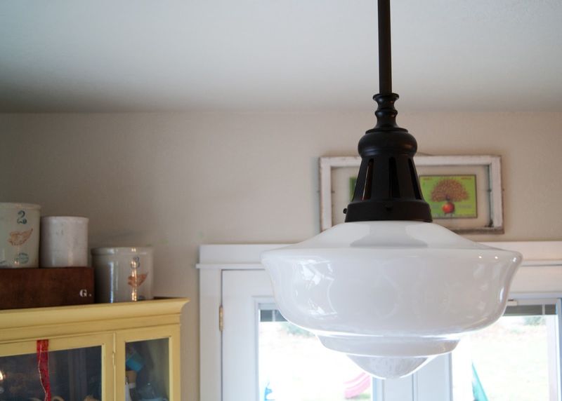 20 Vintage Bathroom Trends Rocking Pennsylvania Homes - Decor Hint Schoolhouse Lighting Brightens Up