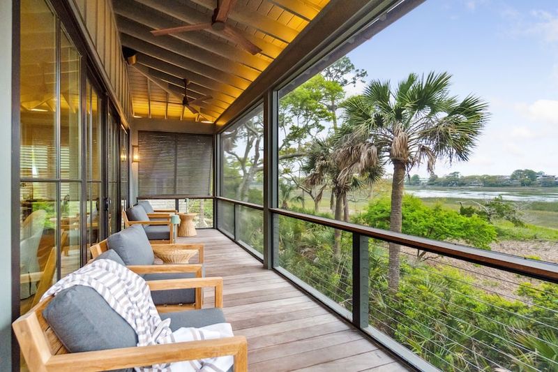 17 Charming Screened Rooms In South Carolina That Feel Like Childhood Summers - Decor Hint Kiawah Birder's Bonanza