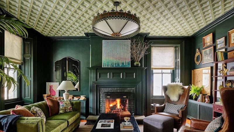 10 Living Room Paint Colors Indiana Homeowners Regret Using - Decor Hint Forest Green Flashback