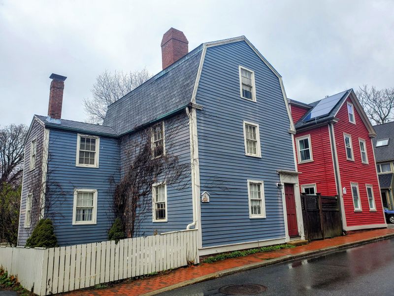 14 Cape Homes In Massachusetts With Sweet, Simple Curb Appeal - Decor Hint Salem Witch City Wonder
