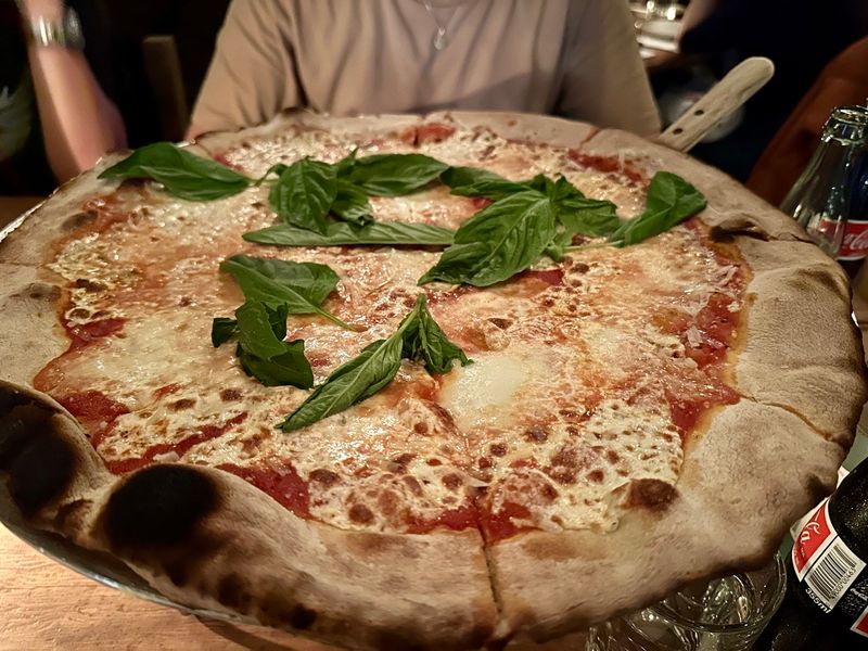 10 New York Slice Shops That Still Fold Just Right - Decor Hint Lucali - Brooklyn's Candlelit Masterpiece