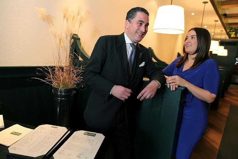 16 Surprising Ways Chicago And New York City Restaurants Stand Worlds Apart - Decor Hint Dress Code Expectations
