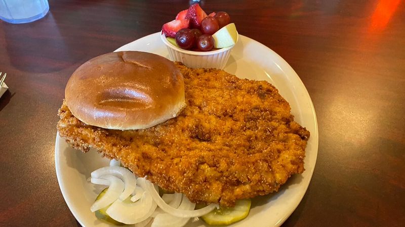 8 Indiana Pork Tenderloin Sandwiches Bigger Than The Bun - Decor Hint Dooley O'Toole's Irish-Inspired Giant