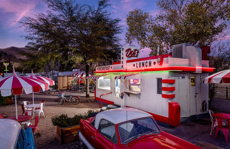 15 Old-School Diners In The US That Take You Back In Time - Decor Hint Dot's Diner, Bisbee, Arizona
