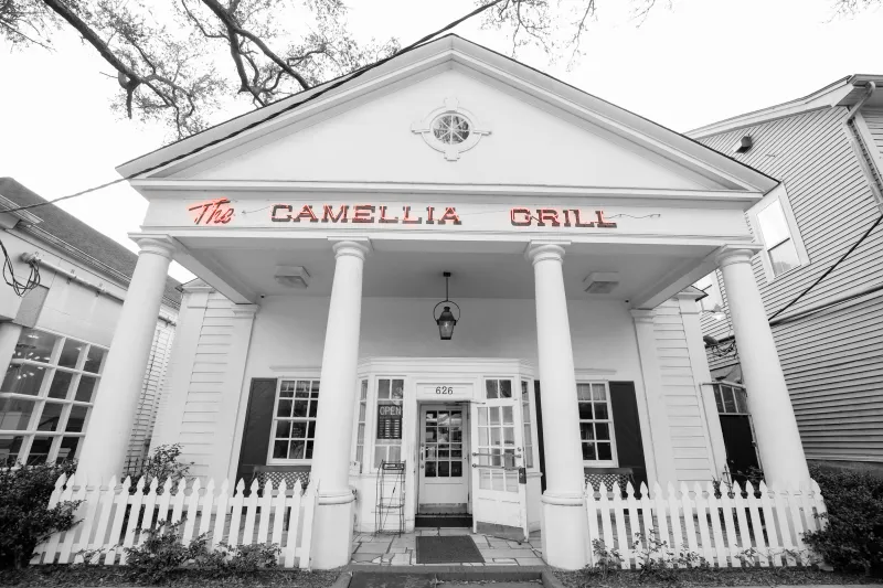 15 Old-School Diners In The US That Take You Back In Time - Decor Hint Camellia Grill, New Orleans