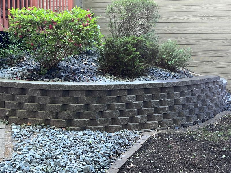 13 Pennsylvania Stone Walls That Make A Yard Feel Forever - Decor Hint River Rock Boundaries