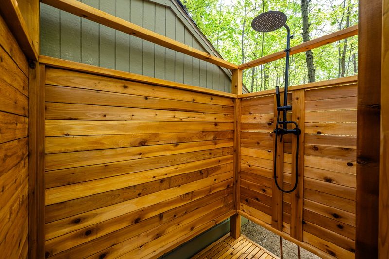 13 Key Features Defining Michigan Lakefront Cottages - Decor Hint Outdoor Showers for Sandy Feet