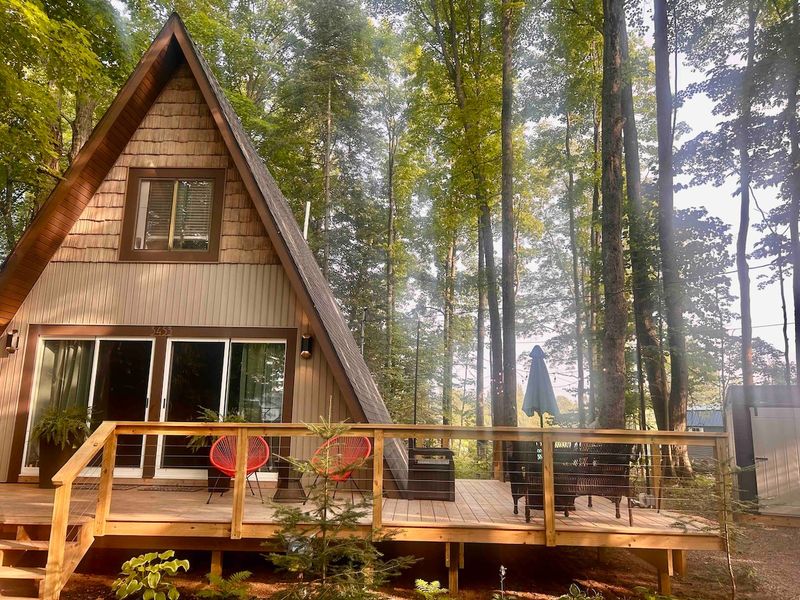 12 Michigan Lake Cottages With Interiors That Complement The Views - Decor Hint Contemporary Cabin on Higgins Lake