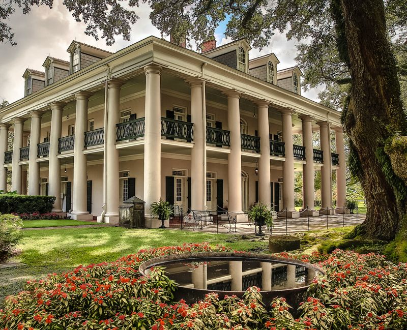 9 Louisiana Porches Perfect For Slow Evenings - Decor Hint Plantation Columned Verandas